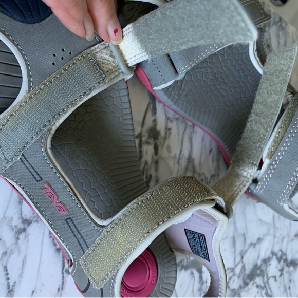 Teva’s Sandals 5 - Picture 5 of 10